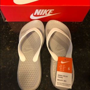 Nike women’s flip flops